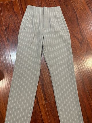 Pantalón de vestir Stradivarius gris