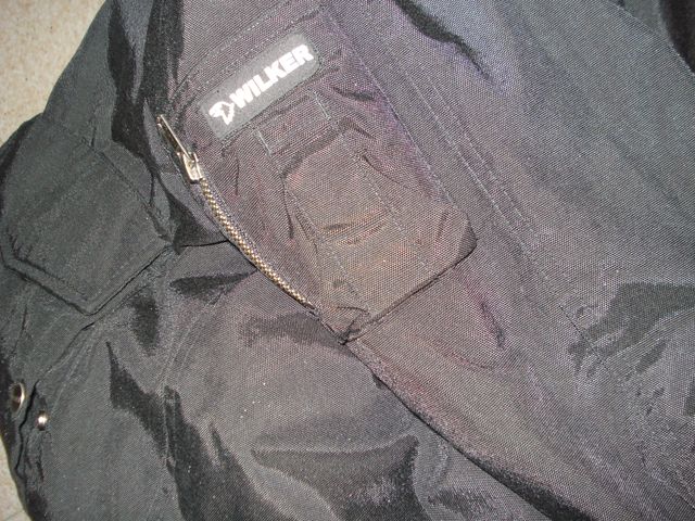 Giaccone uomo nero con cappuccio