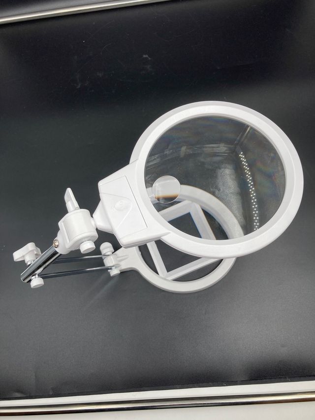 Lupa Plegable con LED y Base Milimetrada