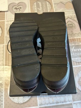 Zapatos Pitillos Negros y Morados