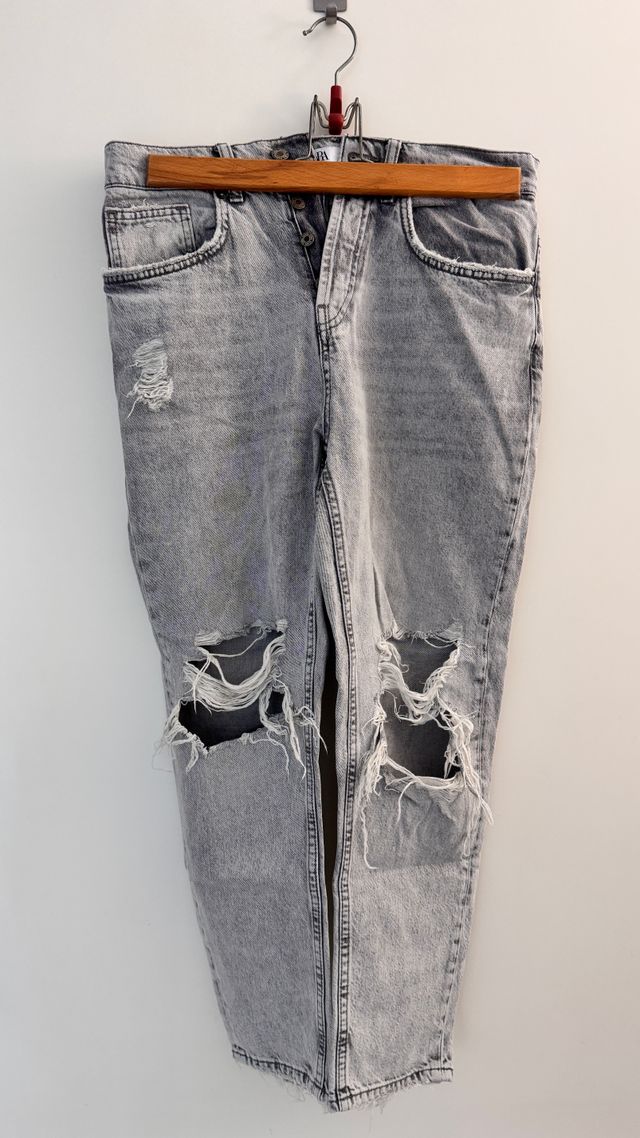 Vaqueros Zara desgastados grises
