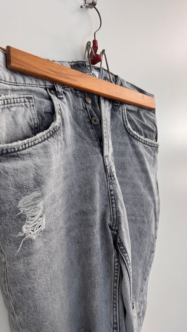 Vaqueros Zara desgastados grises