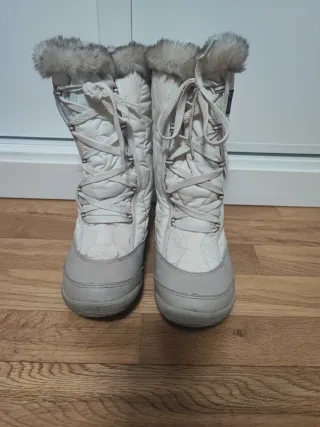 Botas de nieve para niña beige forradas por dentro