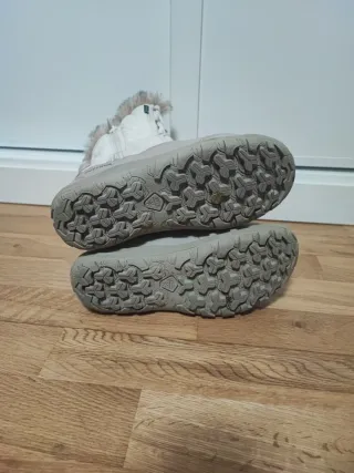 Botas de nieve para niña beige forradas por dentro