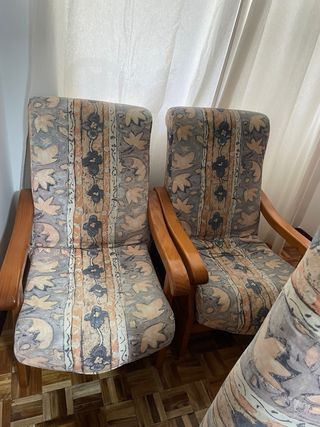 Sofá de tela y madera multicolor