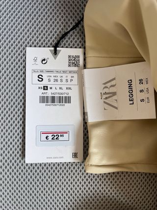 Leggings tiro alto efecto piel