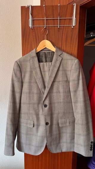 Traje elegante hombre cuadros