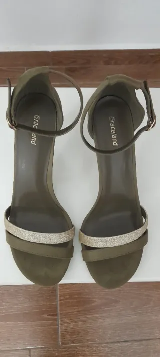 Sandalias Graceland tacón verde y dorado