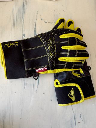 Guantes Quiksilver Sky Negros y Amarillos. Talla M