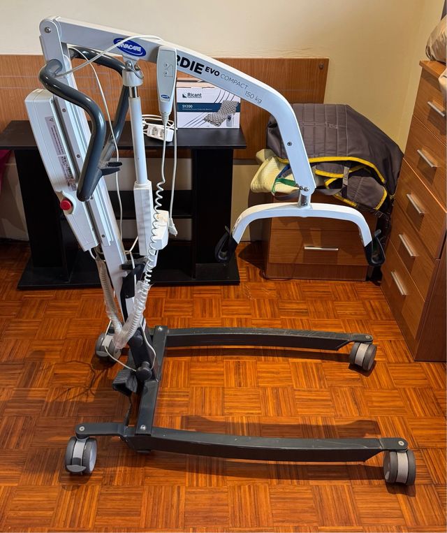 Cama articulada +Grúa de traslado+Silla de ducha