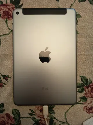 iPad mini 4 Argento