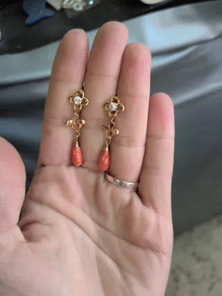 Pendientes Coral Natural Cierre Catalán Oro