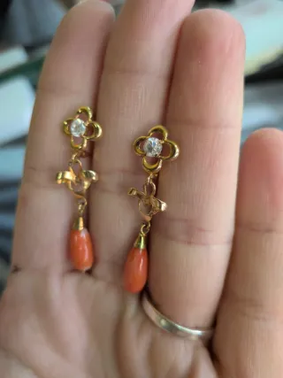 Pendientes Coral Natural Cierre Catalán Oro