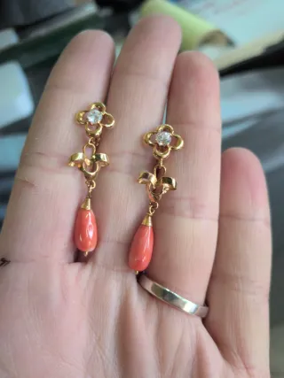 Pendientes Coral Natural Cierre Catalán Oro