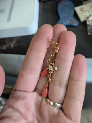 Pendientes Coral Natural Cierre Catalán Oro