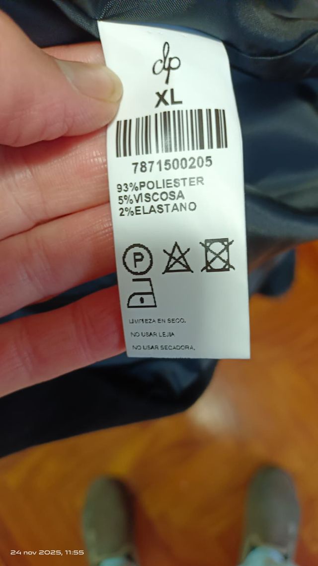 Abrigo Negro XL con Puños de Pelo