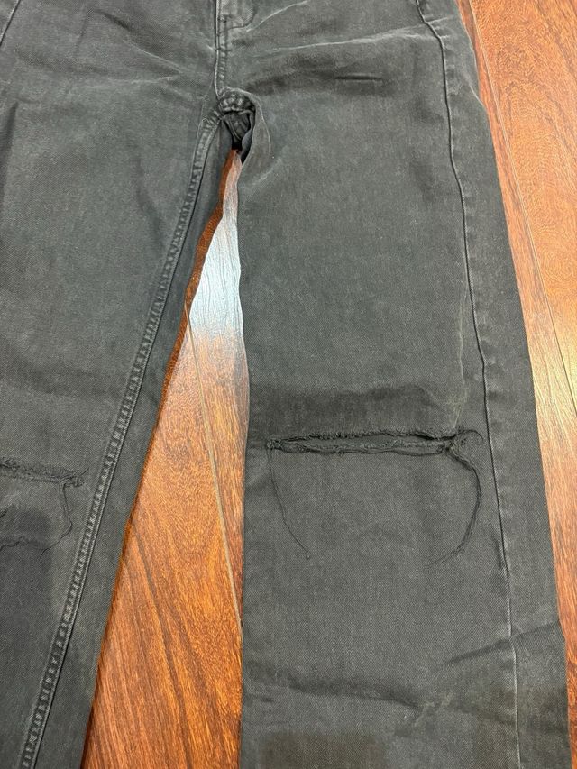 Pantalón Bershka gris roto ancho