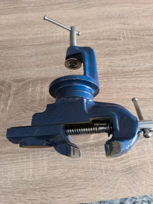 Tornillo de banco pequeño azul