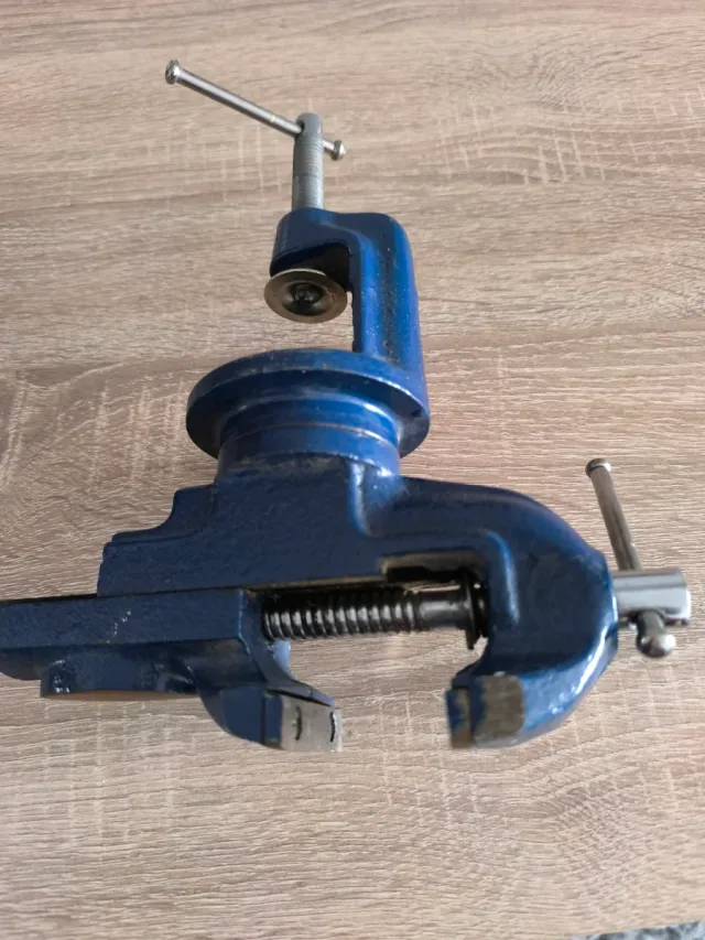 Tornillo de banco pequeño azul