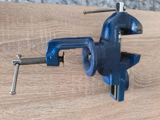 Tornillo de banco pequeño azul