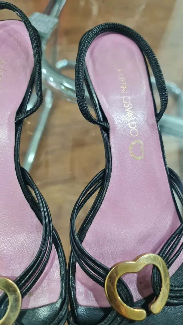 Sandalias ALDO negras y doradas