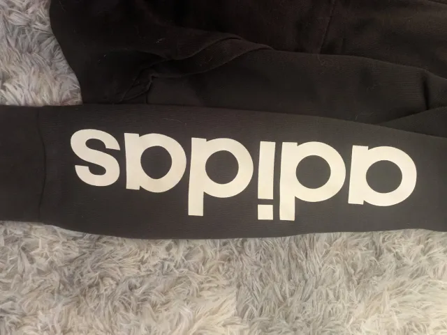 Sudadera Adidas Negra con Logo.