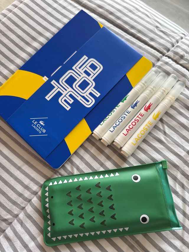 Libreta y 4 rotuladores Lacoste.