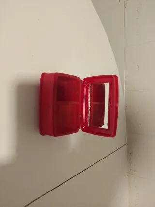 Caja de joyas antigua roja