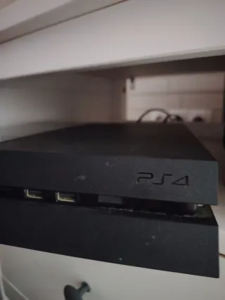 PS4 (PlayStation 4) 500GB Negra +  Mando original