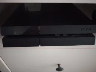 PS4 (PlayStation 4) 500GB Negra +  Mando original