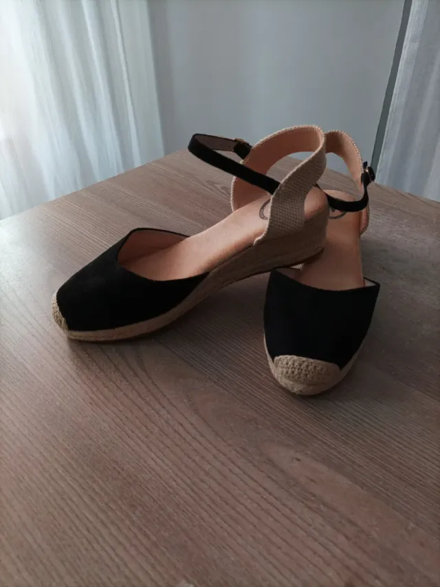 Cuñas WK negras y beige