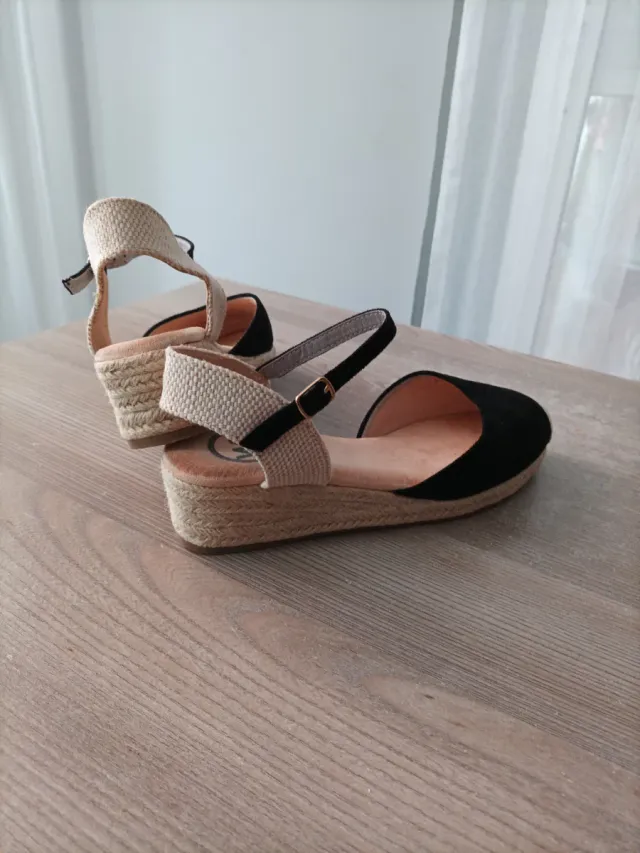 Cuñas WK negras y beige