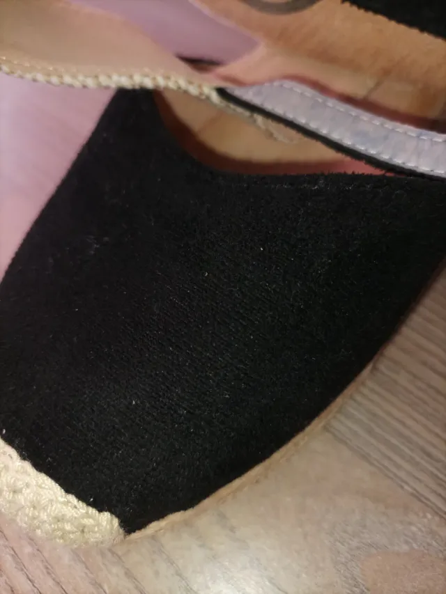 Cuñas WK negras y beige