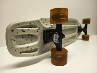 Patín Decathlon con protecciónes