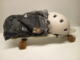 Patín Decathlon con protecciónes