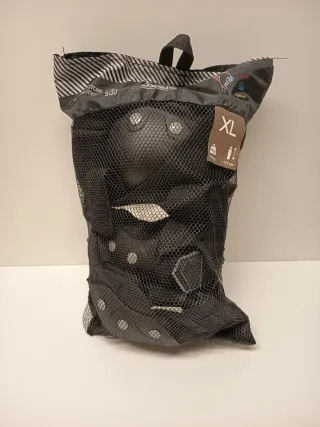 Patín Decathlon con protecciónes