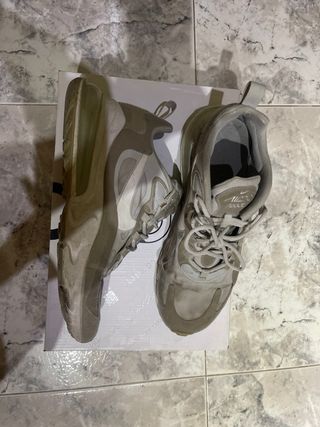 WMNS Nike Air 270 React - Bambas Negras y Blancas