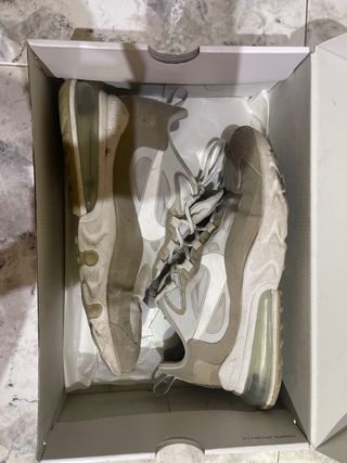 WMNS Nike Air 270 React - Bambas Negras y Blancas