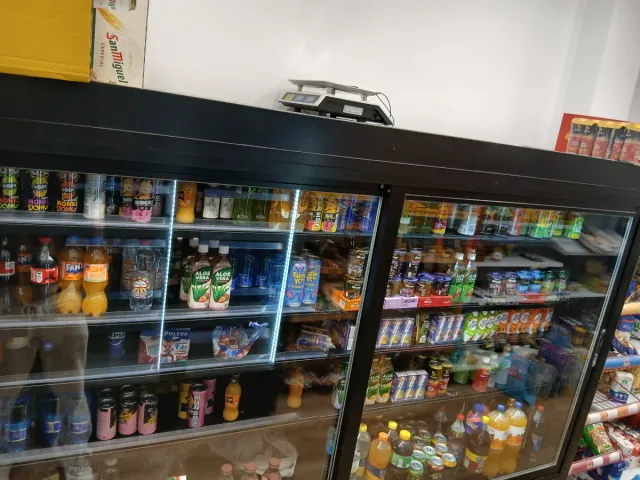 Nevera expositora profesional 2,5 m — Excelente es