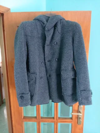 Giubbino grigio con cappuccio