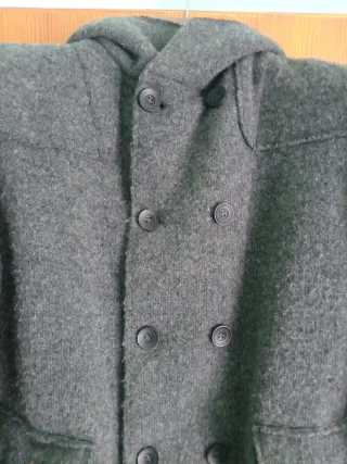 Giubbino grigio con cappuccio