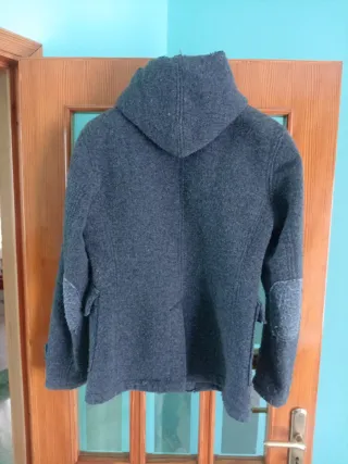 Giubbino grigio con cappuccio