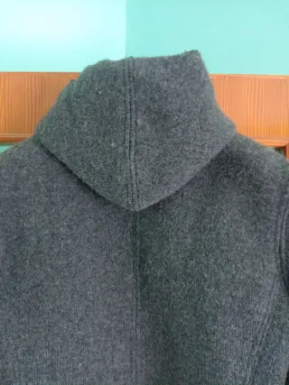 Giubbino grigio con cappuccio