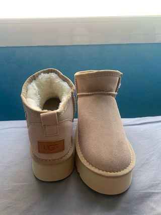 Botas UGG Classic Plataforma Beige