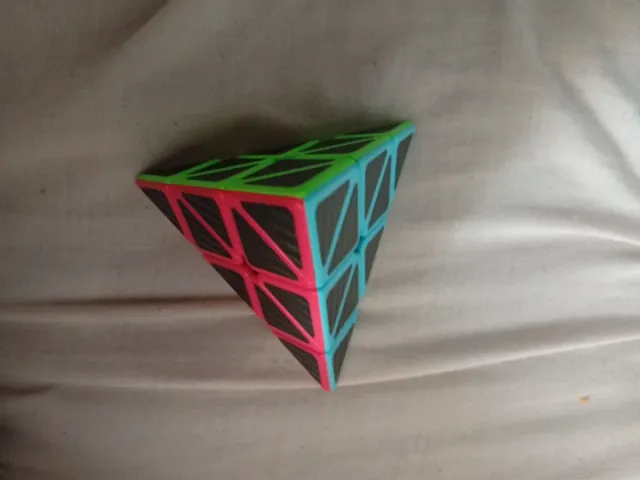 Cubo Rubik Piramidal