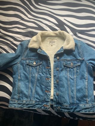 Cazadora vaquera Zara forrada Talla M