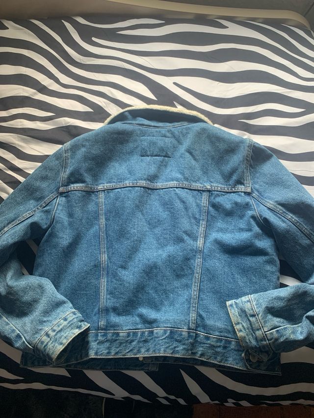 Cazadora vaquera Zara forrada Talla M