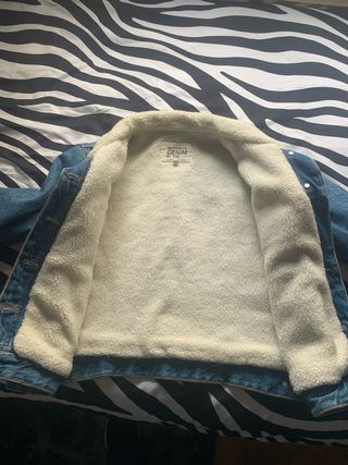 Cazadora vaquera Zara forrada Talla M