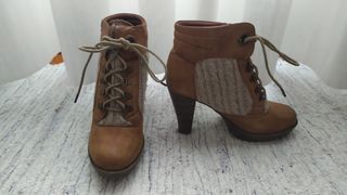 Botín tacón piel marrón con cordones