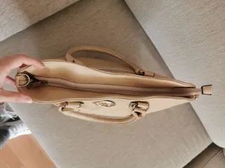 Bolso grande de hombro beige